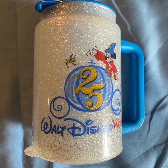 Official 25th Anniversary Disney Cup with Lid - Picture 2 of 4